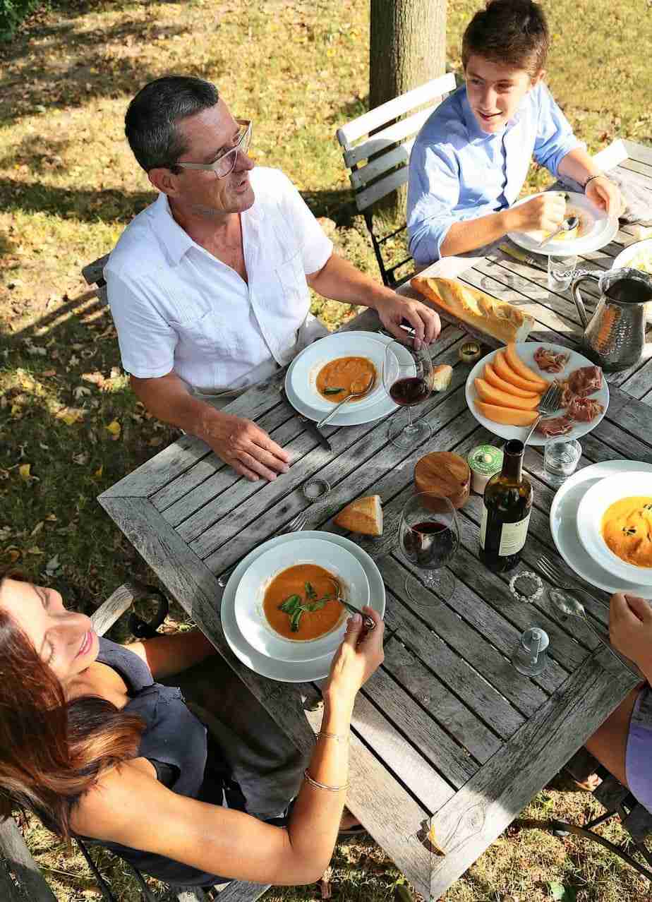 Caterina and her family at the dinner table outside in the garden