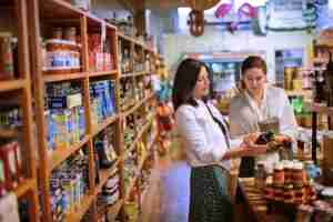 Caterina nad her daughter shopping for food